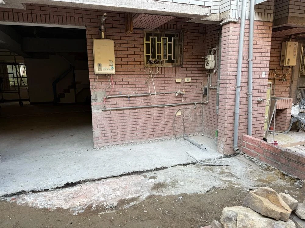 室內裝潢.天花板拆除、局部地磚、廁所打除施工前、中、後