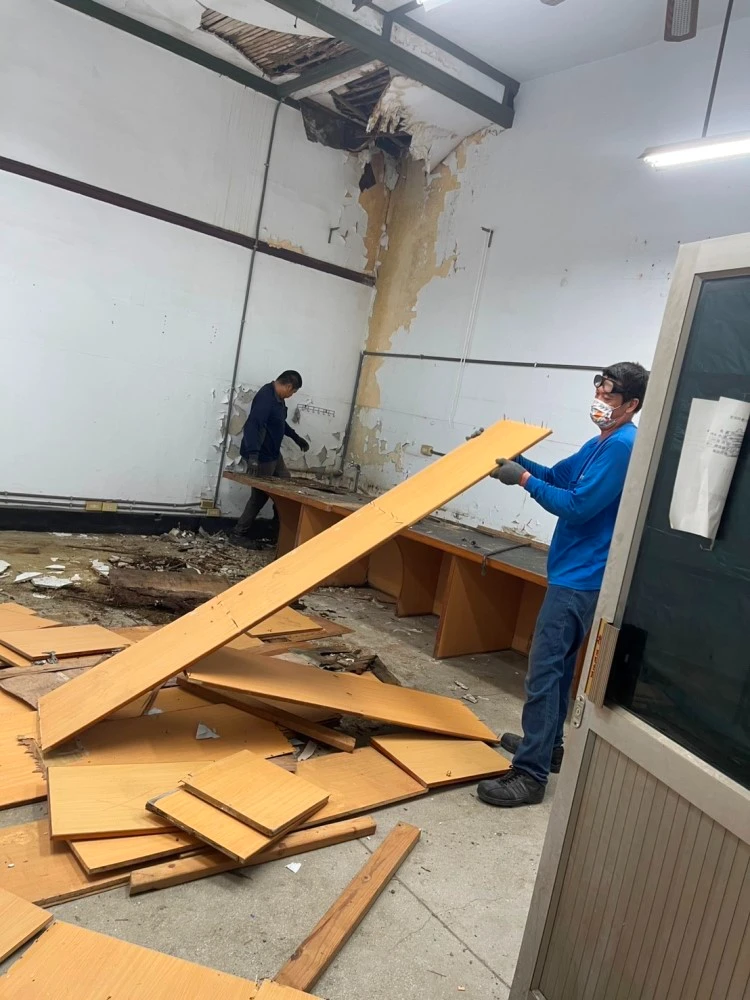 學校校室局部木作裝潢拆除