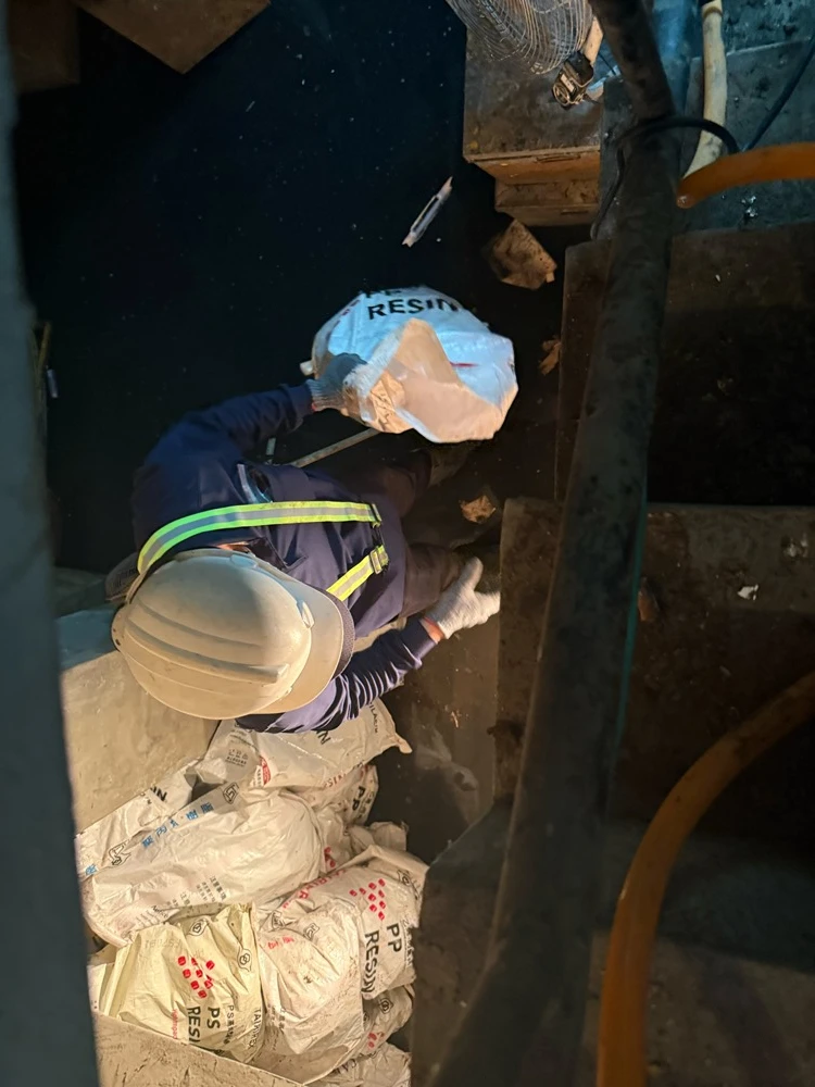 倉庫局部牆面拆除、廢五金清運施工前、中、後