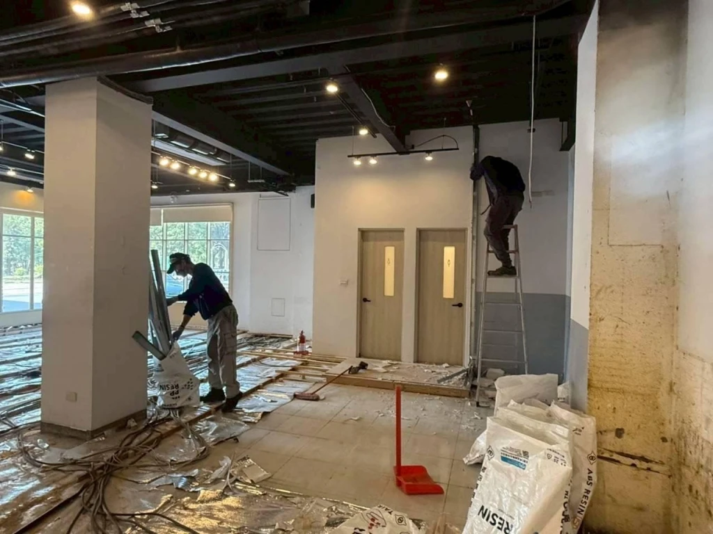 店面木地板拆除施工中施工後