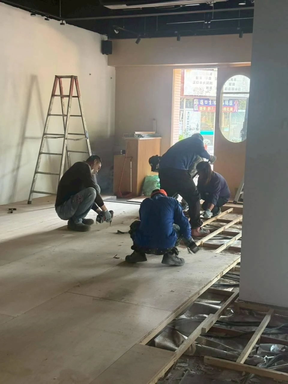 店面木地板拆除施工中施工後