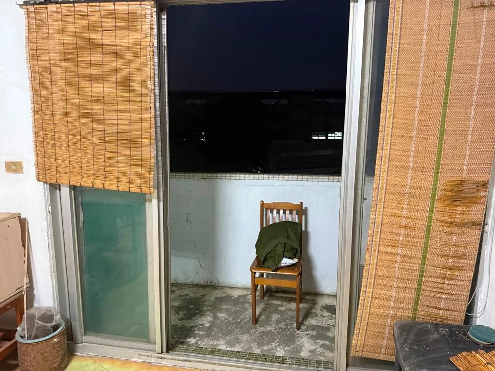健行公寓室內塑膠地板拆除和廁所打除 局部地面打除和廚房磁磚剔除