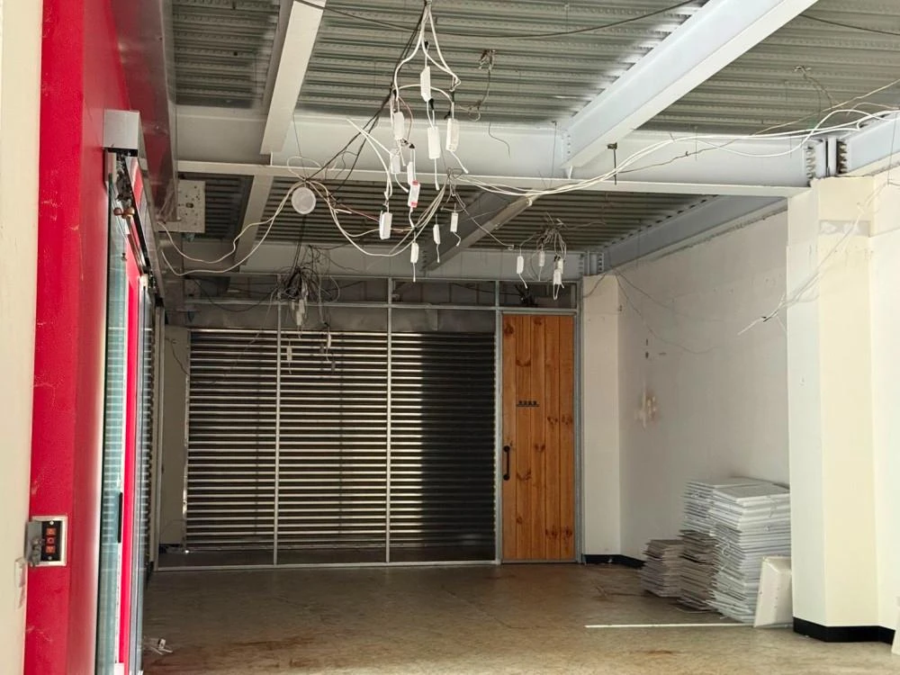 店面裝潢拆除、廁所打除、門開口施工前、中、後