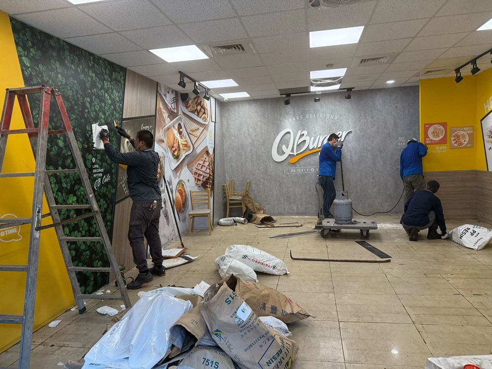 店面局部木作裝潢.木地板拆除、廁所打除見底、廣告紙剔除施工前、中、後