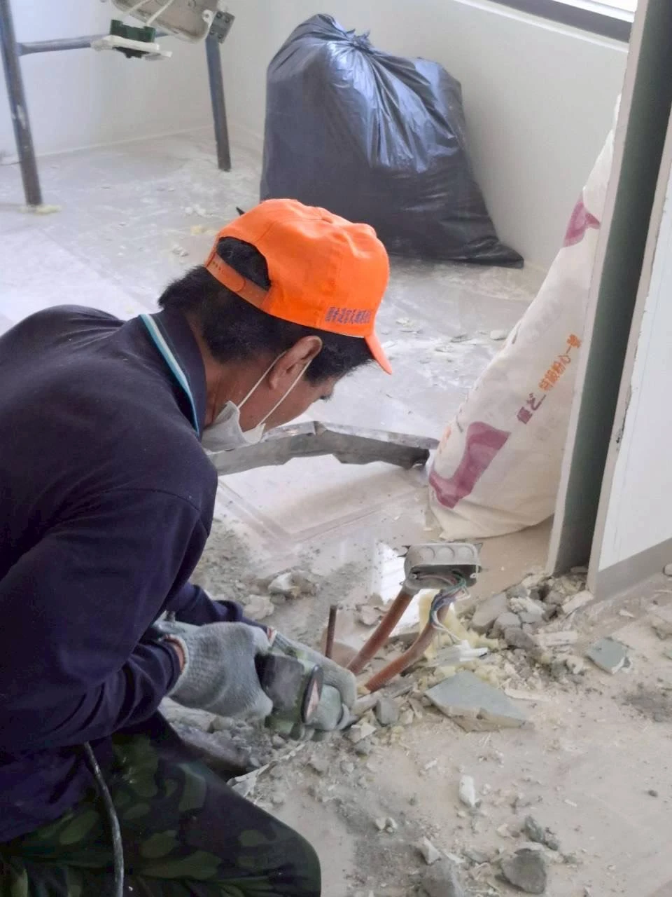 新建大樓局部輕隔牆拆除施工前、中、後