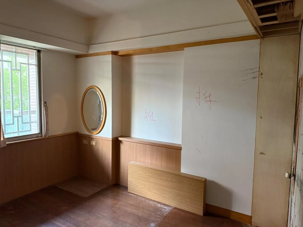 室內裝潢.天花板拆除、局部地磚、廁所打除施工前、中、後