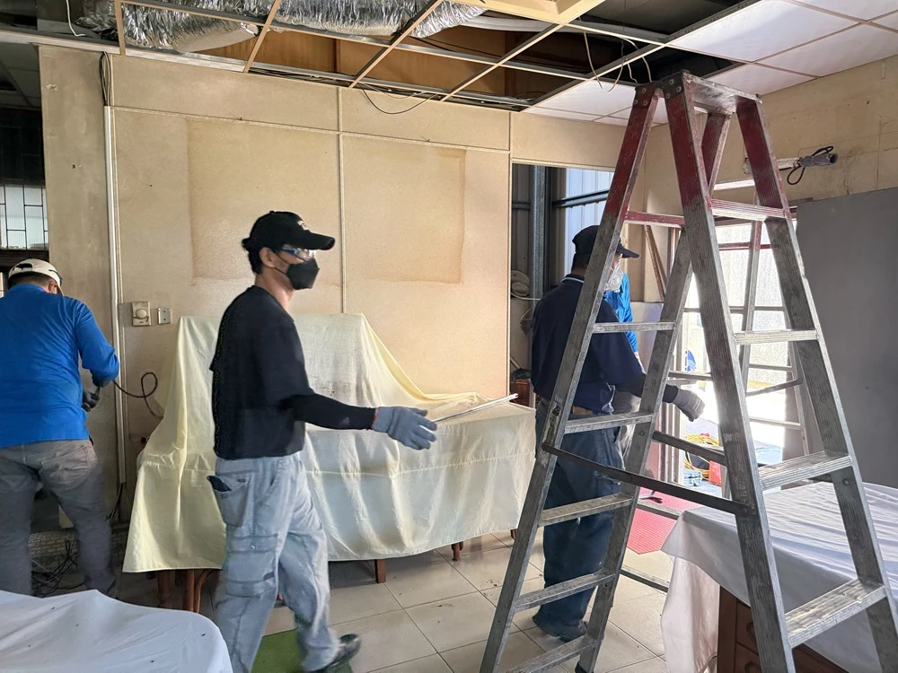 旅舍局部天花板.裝潢.吧台拆除施工前、中、後