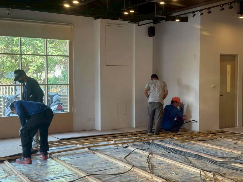 店面木地板拆除施工中施工後