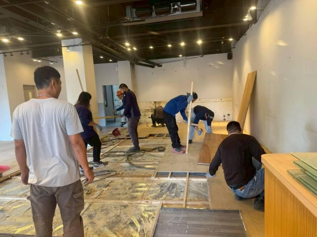 店面木地板拆除施工中施工後