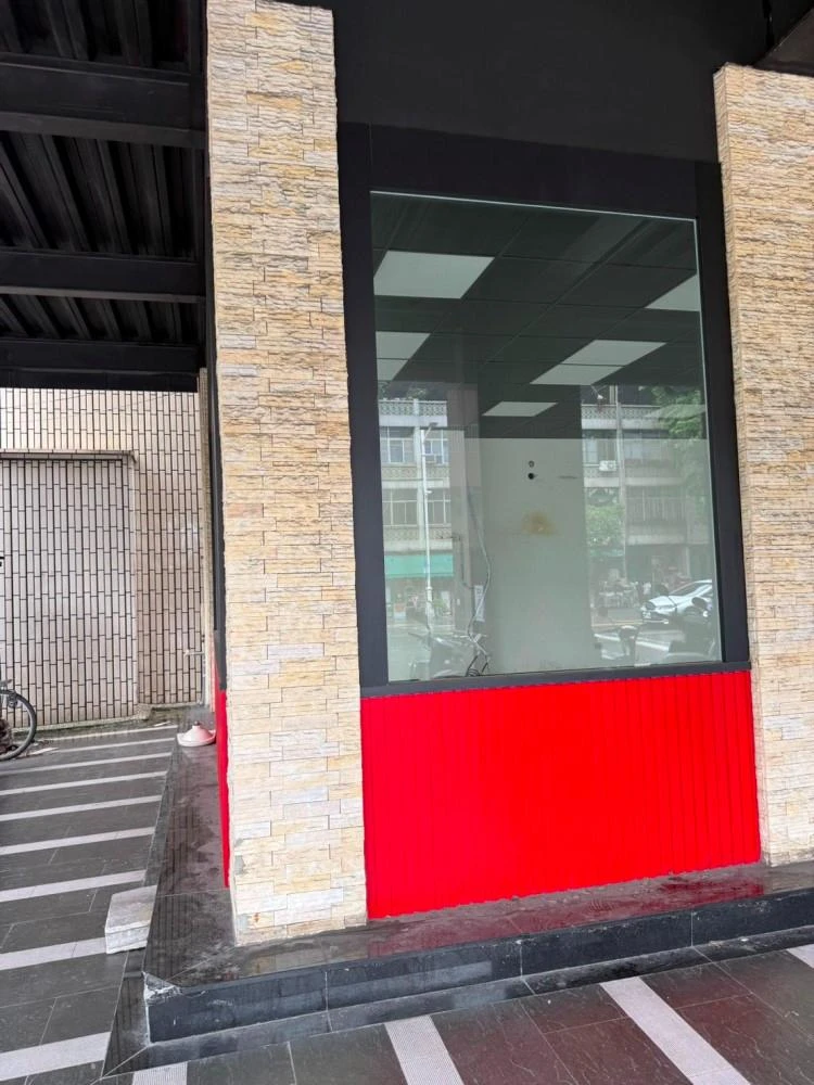 店面裝潢拆除、廁所打除、門開口施工前、中、後