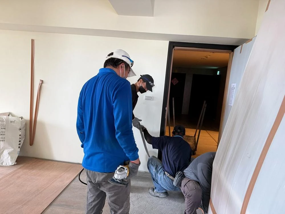 新大樓局部牆面打除、塑膠地板拆除施工前、中、後