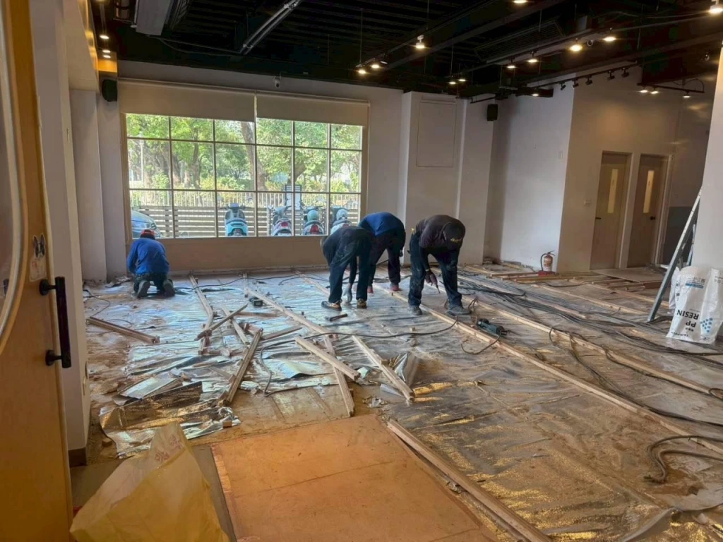 店面木地板拆除施工中施工後