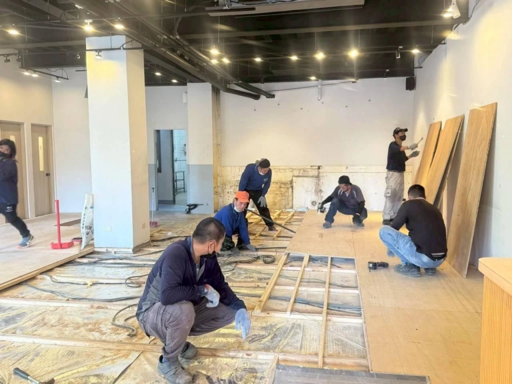 店面木地板拆除施工中施工後