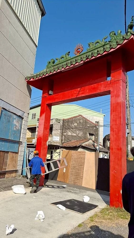 寺廟拱門拆除施工前、中、後