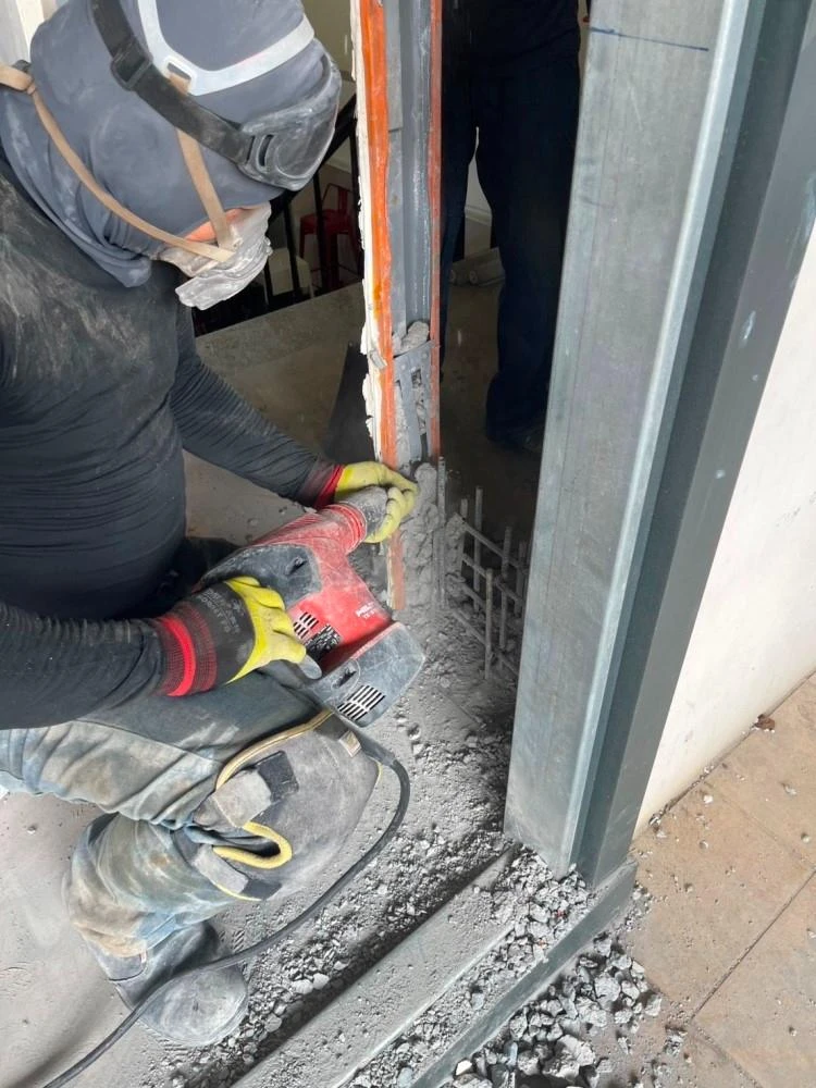 店面裝潢拆除、廁所打除、門開口施工前、中、後
