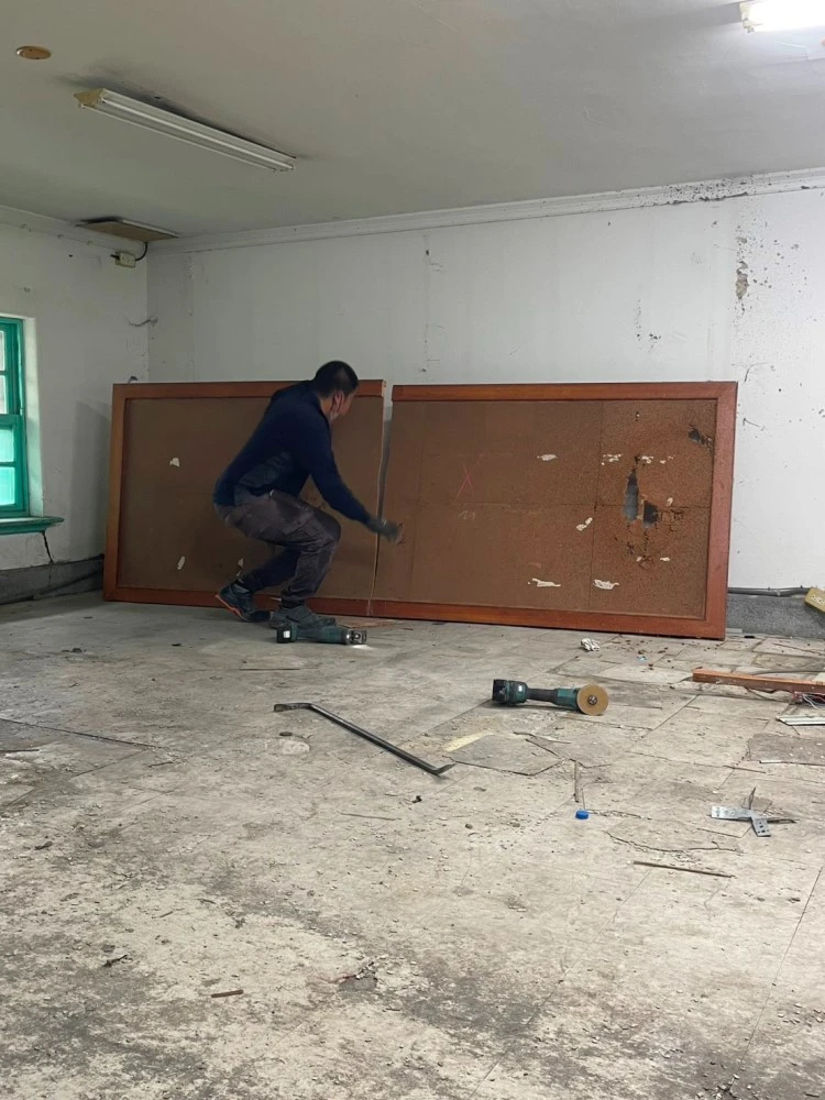 學校校室局部木作裝潢拆除