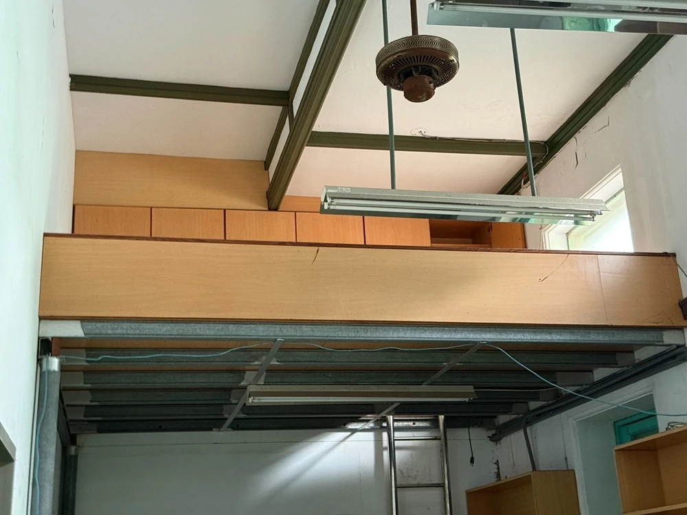 學校校室局部木作裝潢拆除