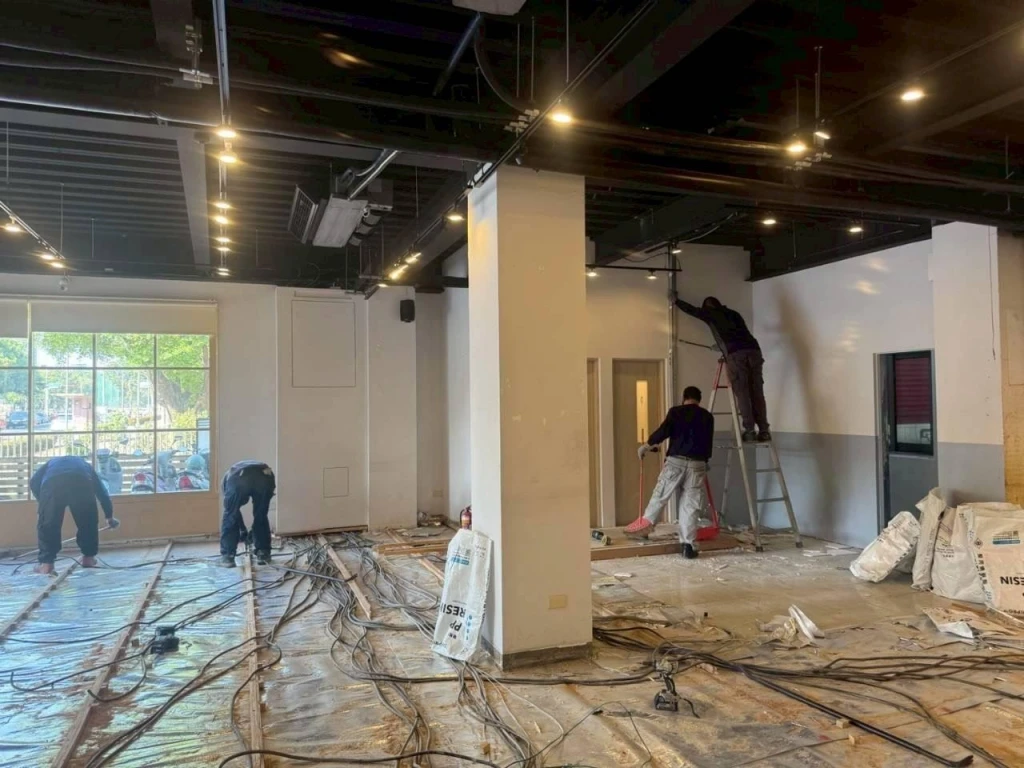 店面木地板拆除施工中施工後
