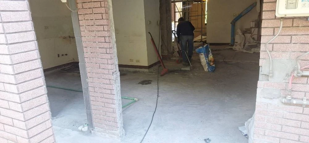 室內裝潢.天花板拆除、局部地磚、廁所打除施工前、中、後