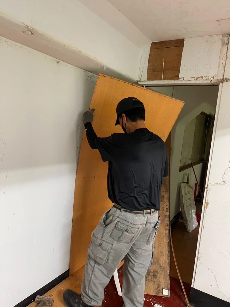 學校校室局部木作裝潢拆除