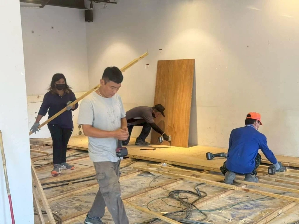 店面木地板拆除施工中施工後