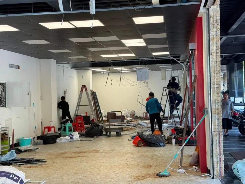 店面裝潢拆除、廁所打除、門開口施工前、中、後