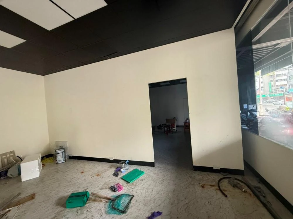 店面裝潢拆除、廁所打除、門開口施工前、中、後