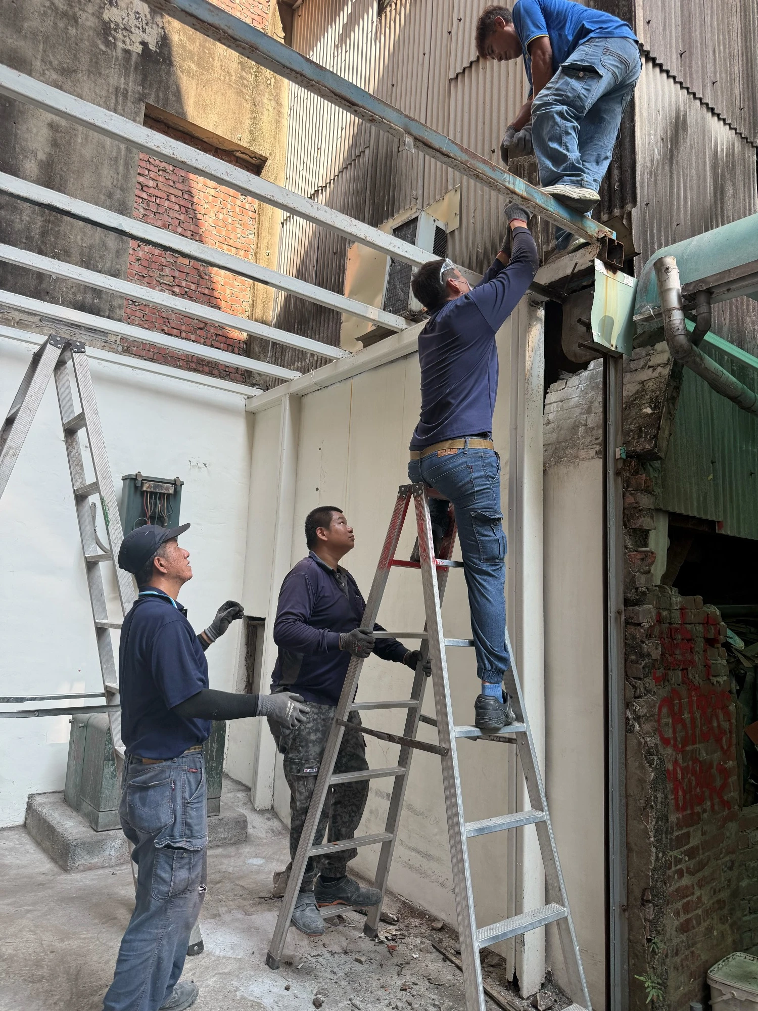 鐵皮拆除夷為平地施工前、中、後