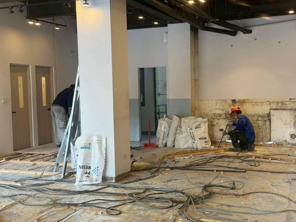 店面木地板拆除施工中施工後