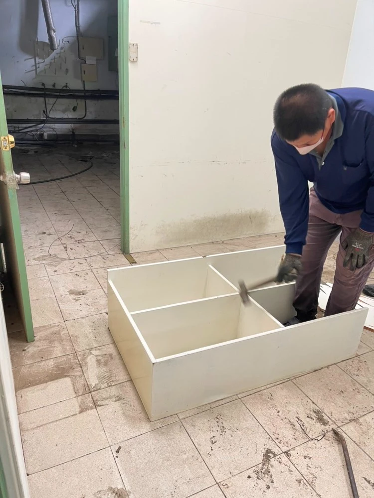 學校校室局部木作裝潢拆除