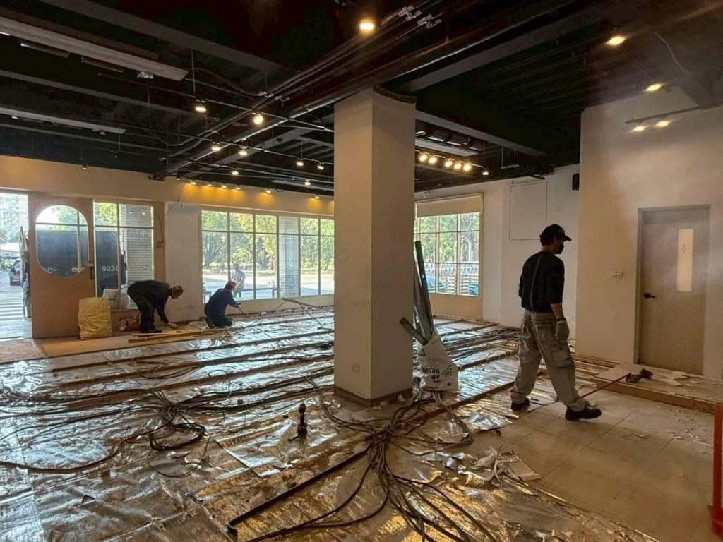 店面木地板拆除施工中施工後