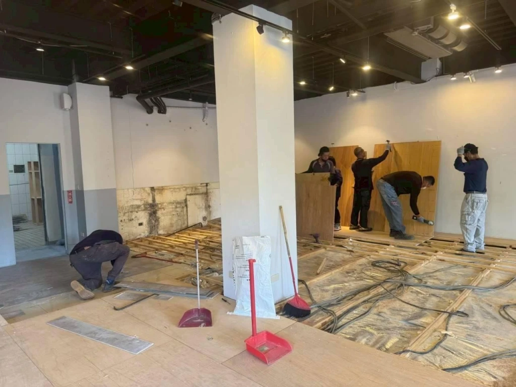 店面木地板拆除施工中施工後