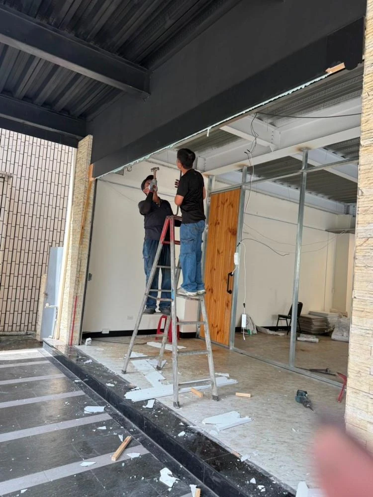 店面裝潢拆除、廁所打除、門開口施工前、中、後