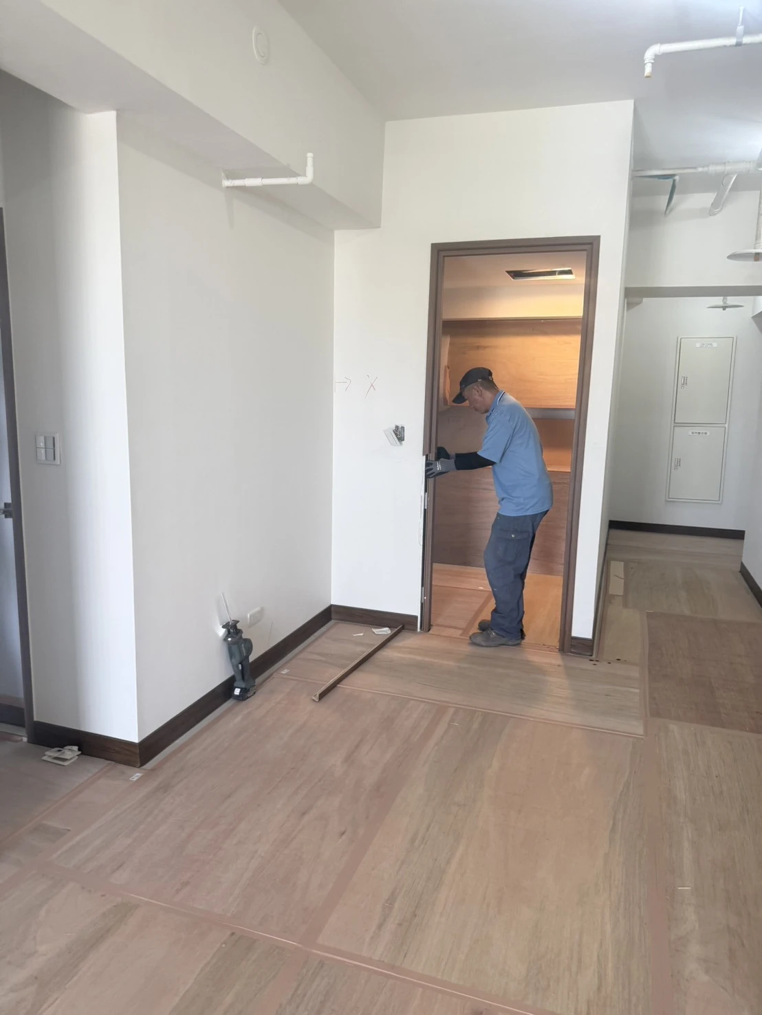 新建大樓局部輕隔牆拆除