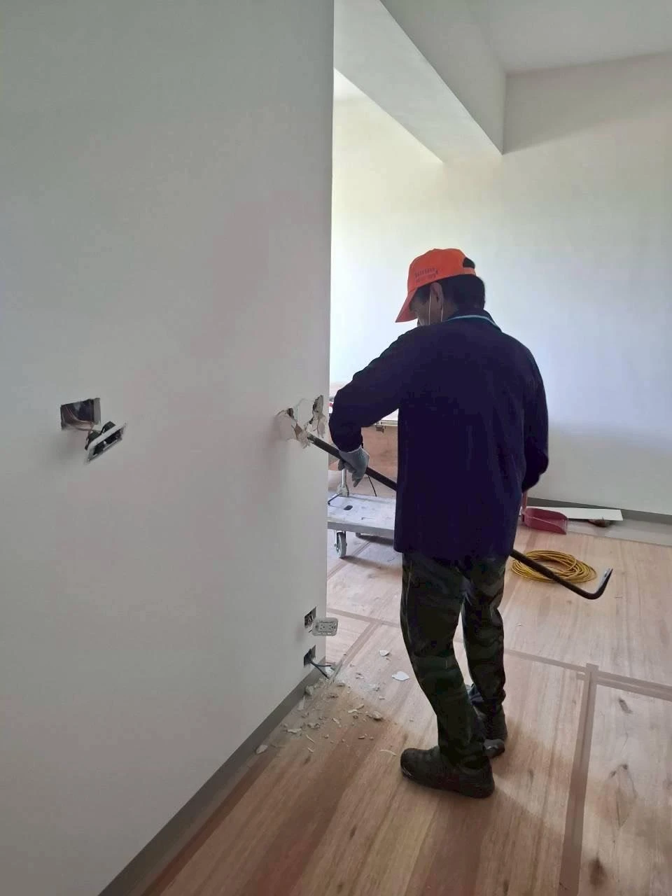 新建大樓局部輕隔牆拆除施工前、中、後