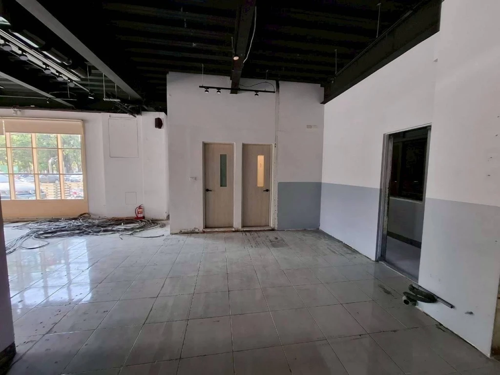 店面木地板拆除施工中施工後