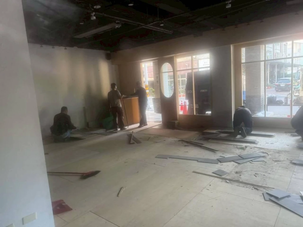 店面木地板拆除施工中施工後