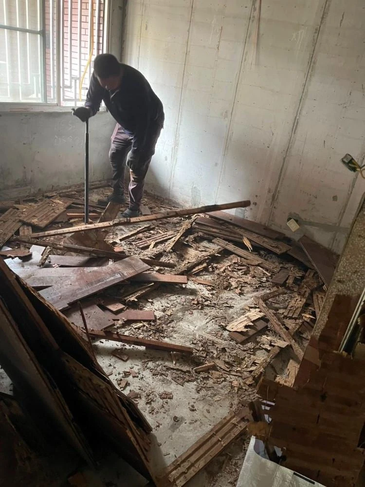 室內裝潢.天花板拆除、局部地磚、廁所打除施工前、中、後
