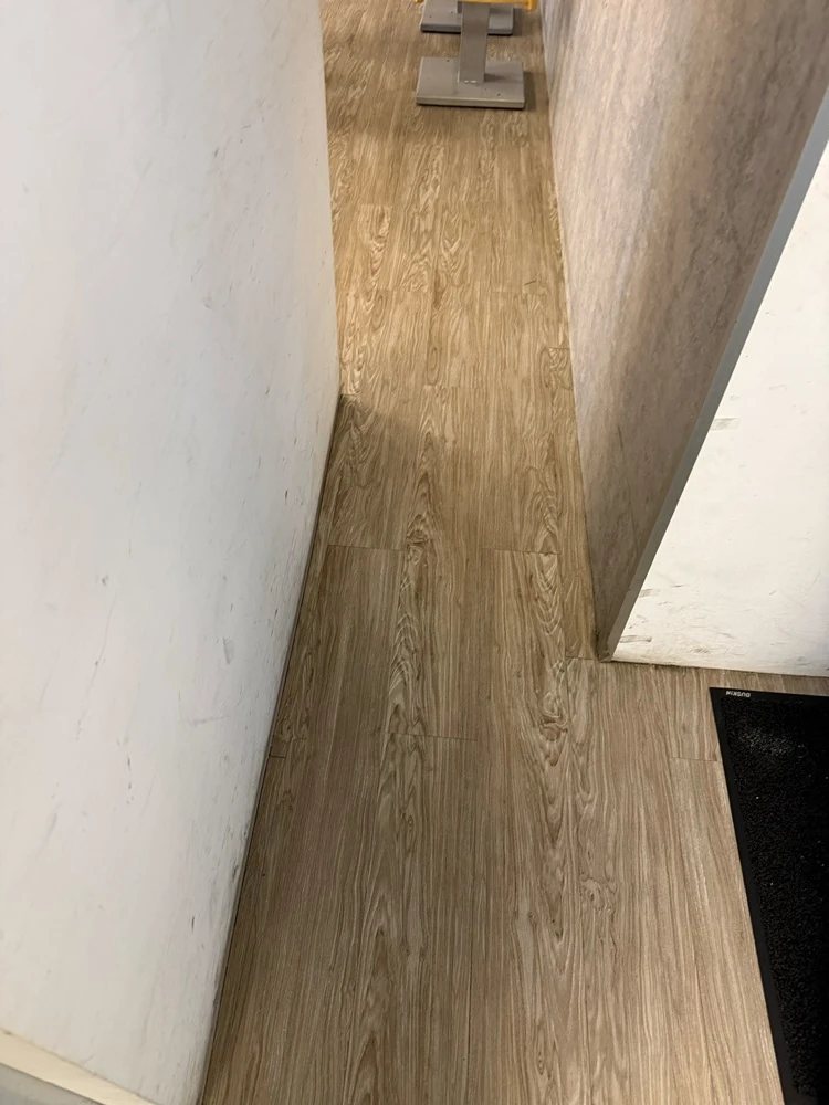 店面局部木作裝潢.木地板拆除、廁所打除見底、廣告紙剔除施工前、中、後