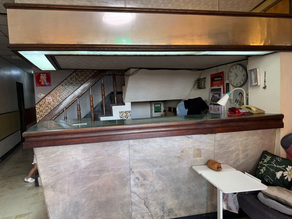 旅舍局部天花板.裝潢.吧台拆除施工前、中、後