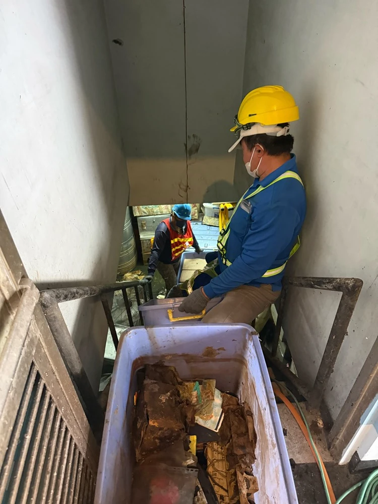 倉庫局部牆面拆除、廢五金清運施工前、中、後