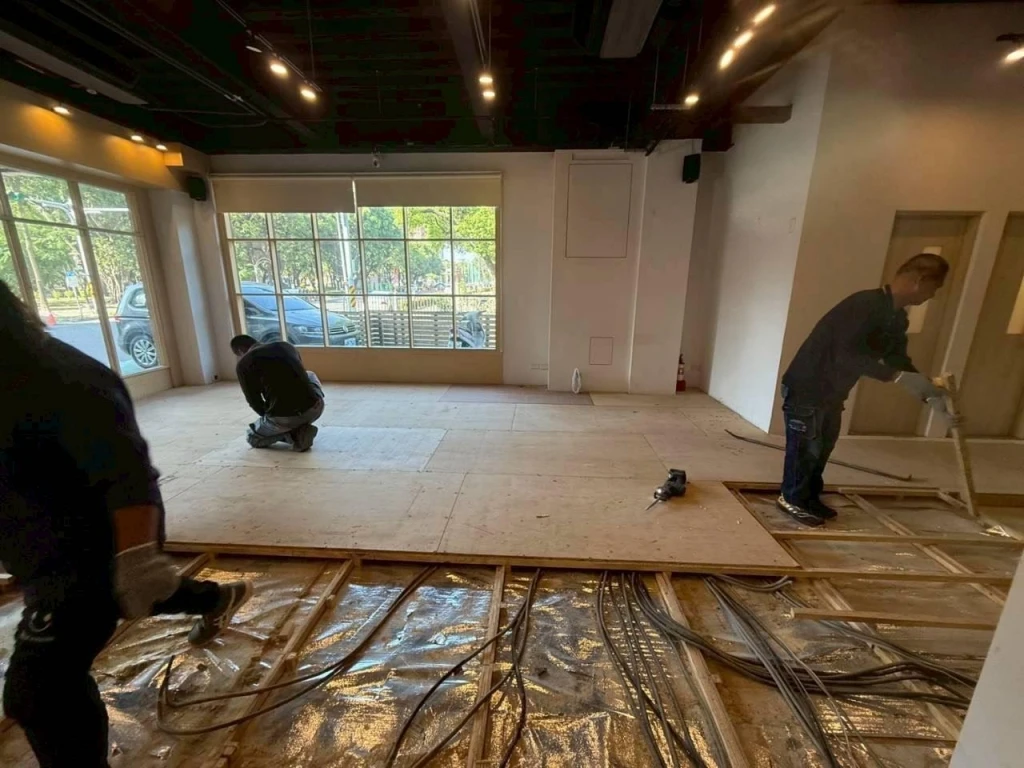店面木地板拆除施工中施工後