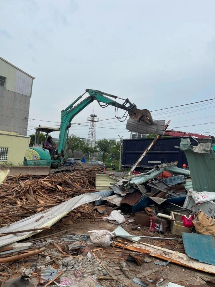 老屋拆除夷為平地施工前、中、後