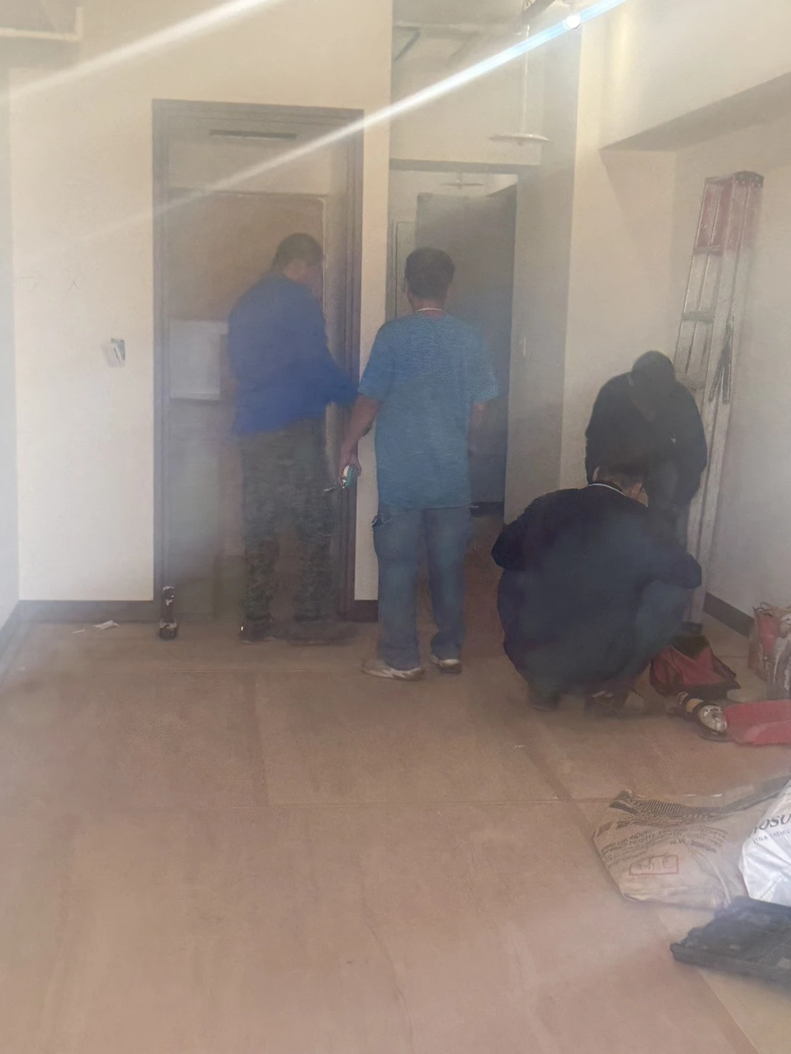 新建大樓局部輕隔牆拆除