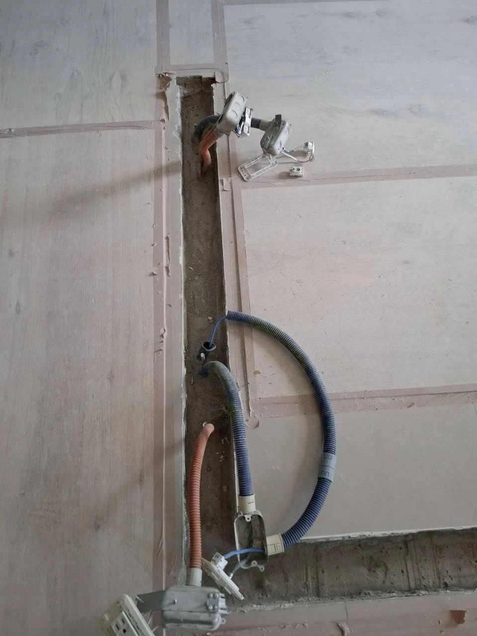 新建大樓局部輕隔牆拆除施工前、中、後