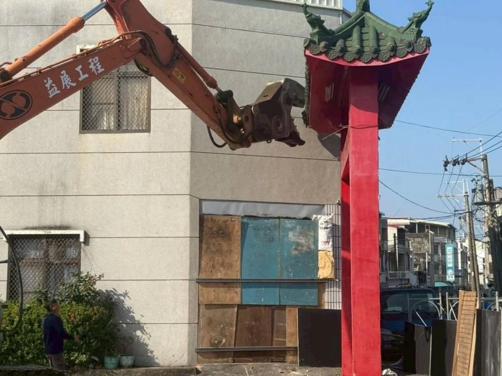寺廟拱門拆除施工前、中、後