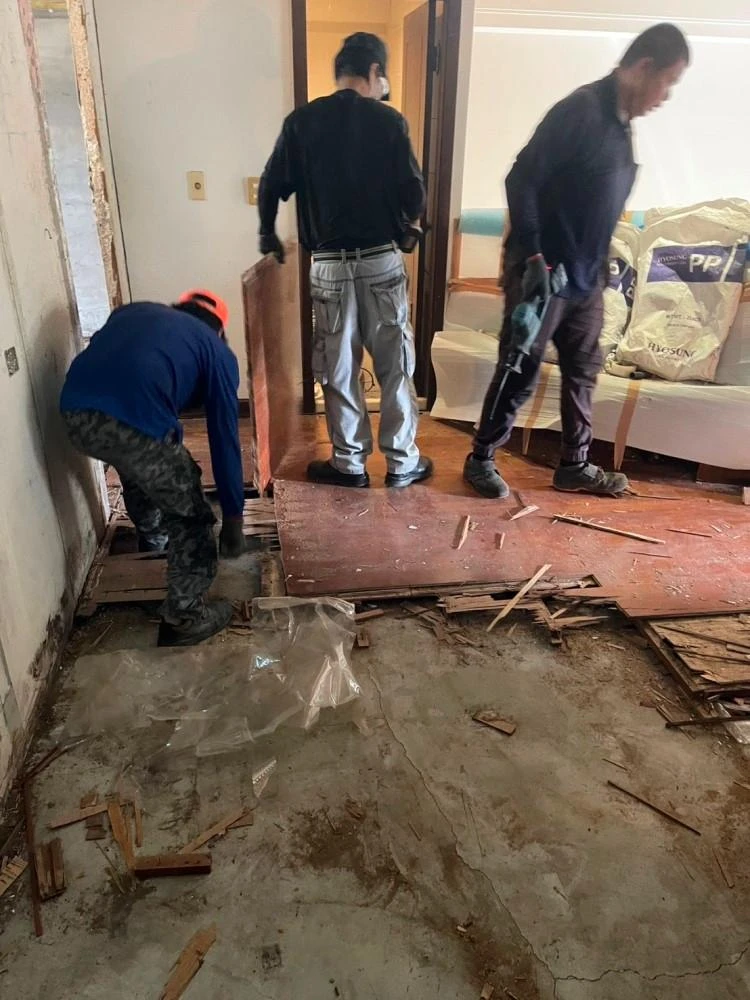 室內裝潢.天花板拆除、局部地磚、廁所打除施工前、中、後