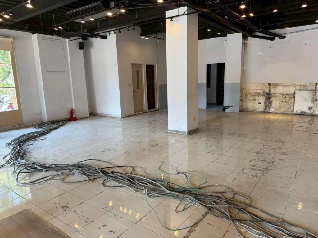 店面木地板拆除施工中施工後
