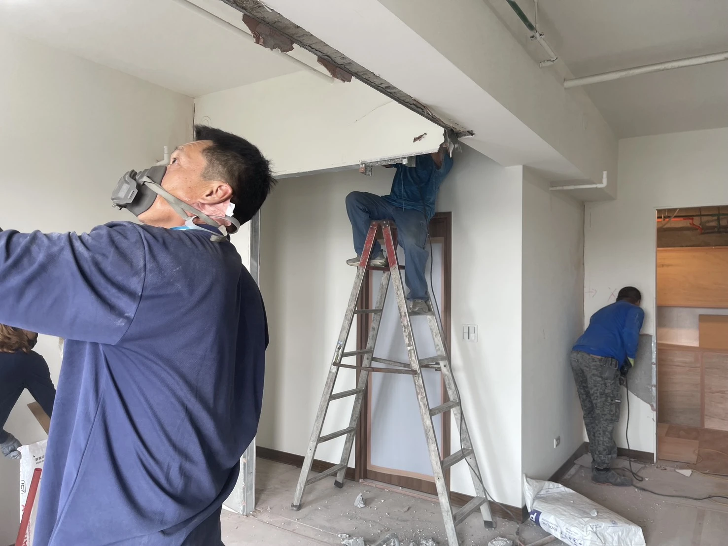 新建大樓局部輕隔牆拆除
