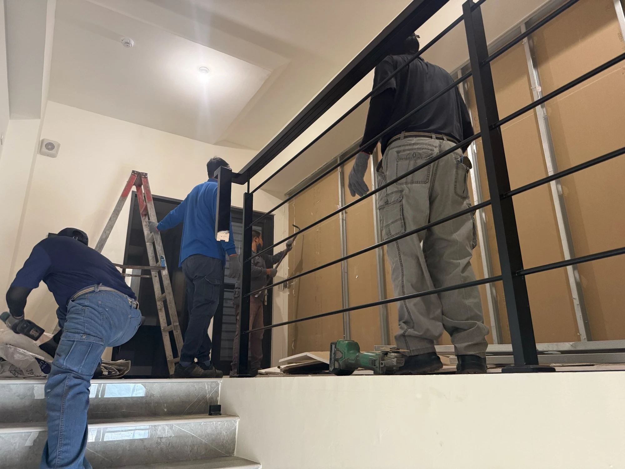 店面局部牆面.樓梯扶手拆除、局部地面打除施工前、中、後